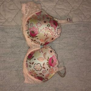 Pink Victoria’s Secret bra 💝